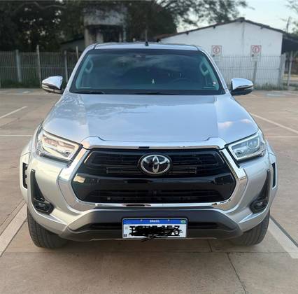 TOYOTA HILUX 2.8 D-4D TURBO DIESEL CD SRX PLUS 4X4 AUTOMÁTICO